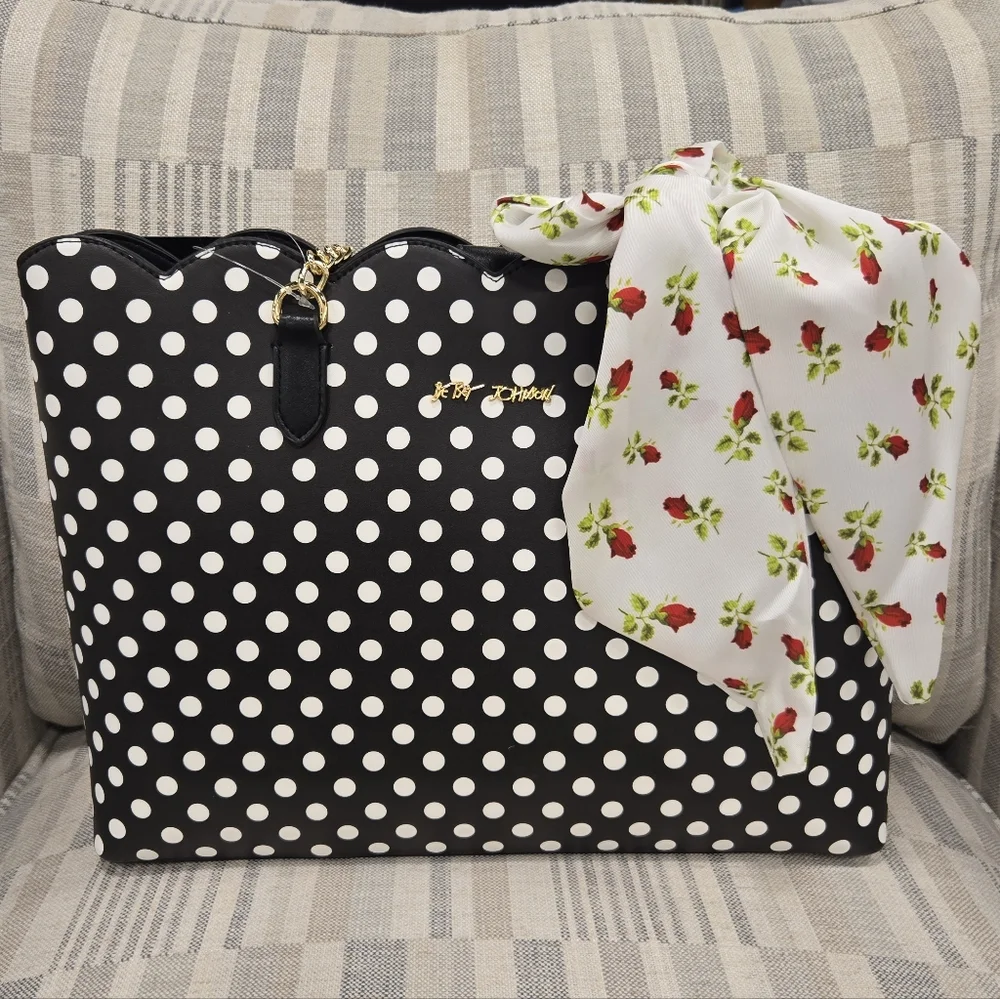 Betsey Johnson Black Shoulder Bag with Gold Details - Picture 6 of 6